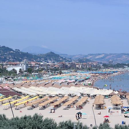 Suite113 In The Center With Beach Пескара Екстериор снимка