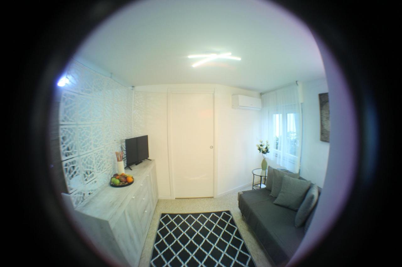 Suite113 In The Center With Beach Пескара Екстериор снимка